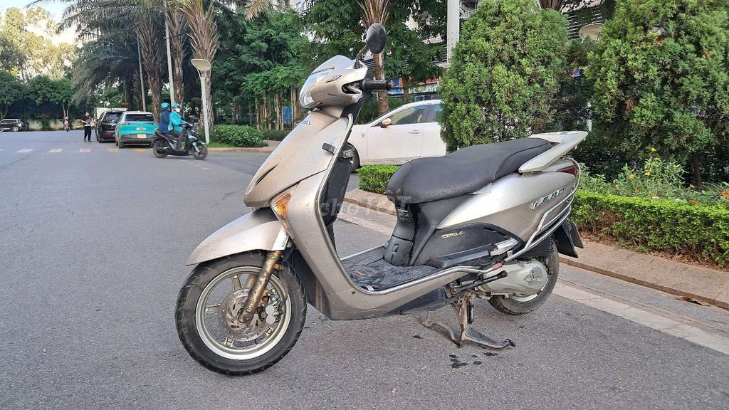 Honda Lead 2011, серебристый