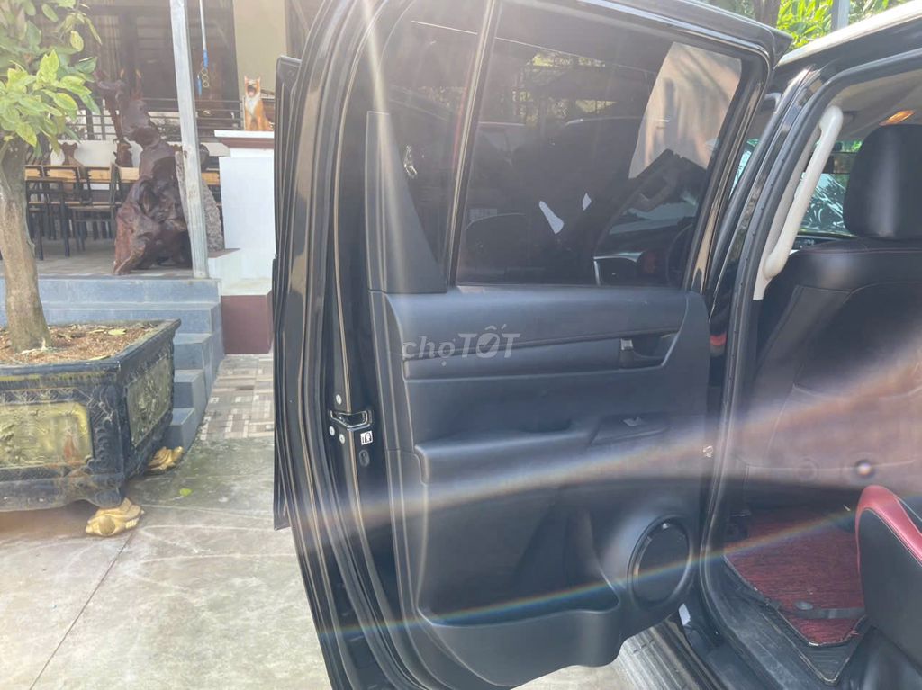 Toyota Hilux 2.4 AT một cầu Sx 2020 Nhập Thái. Mua bán Ô tô tại Quận Cầu Giấy Hà Nội được đăng bởi Hưng Toyota  hình 9