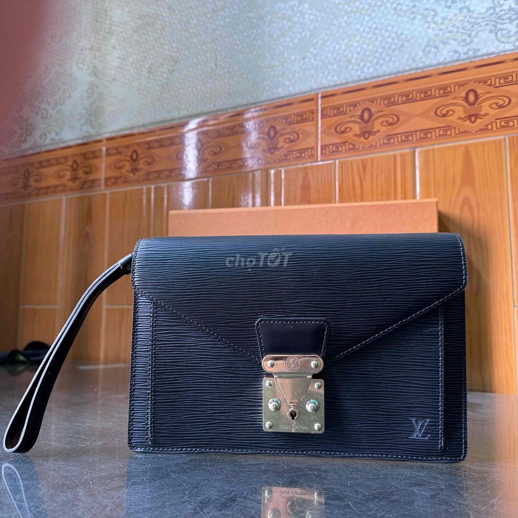 Ví cầm tay Louis Vuitton Sellier Dragon Unisex. Mua bán Túi xách tại Quận Hoàn Kiếm Hà Nội được đăng bởi Đồ Hiệu Phạm Thuận Authentic hình 1