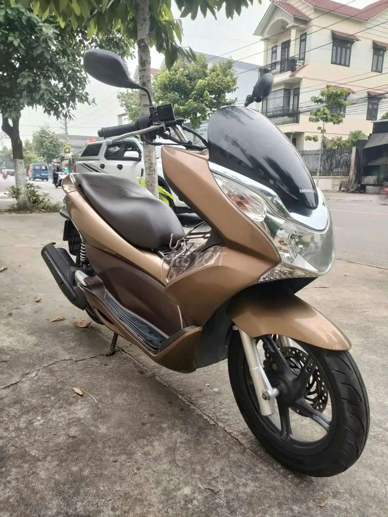 Honda Pcx xe bao depk máy nguyên rin rất êm. Mua bán Xe máy tại Thành phố Dĩ An Bình Dương được đăng bởi Cửa hàng xe máy Anh Khoa  hình 4