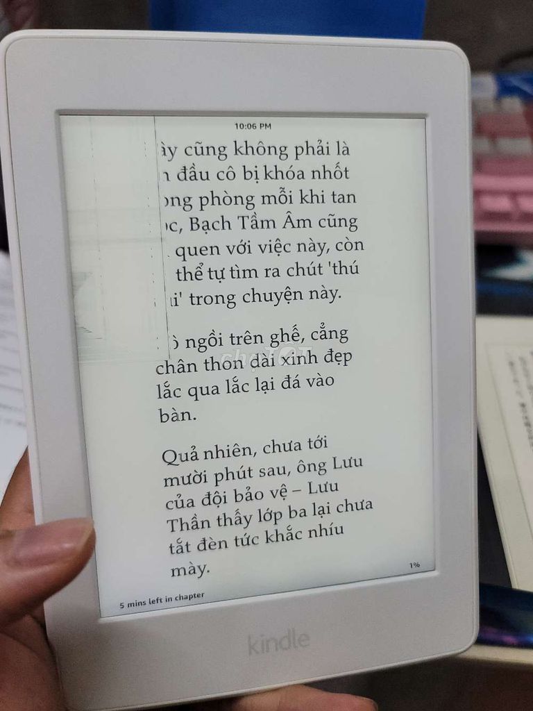 Bán Kindle Paperwhite màu trắng hư màn