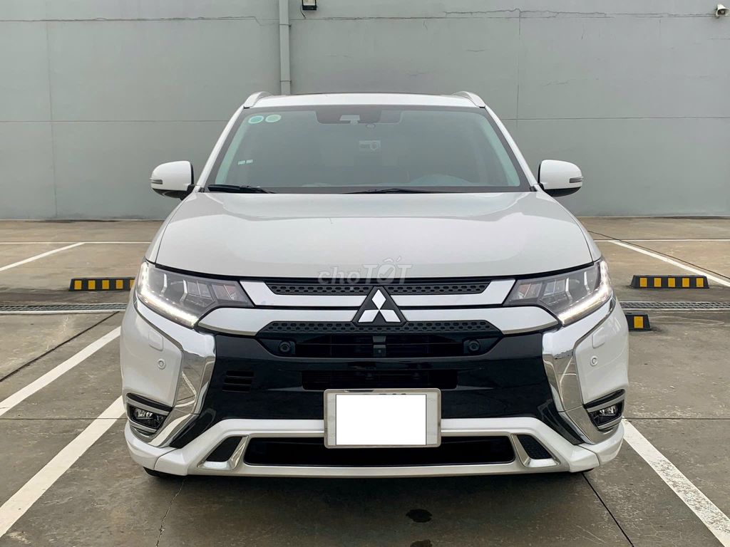 Mitsubishi Outlander 2022 Premium lướt 2 vạn hơn.