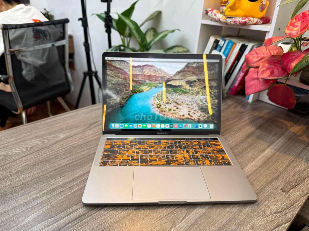 Apple MacBook Pro 2019 i5 256GB Xám. Mua bán Laptop tại Quận Đống Đa Hà Nội được đăng bởi Tung Lamm hình 1