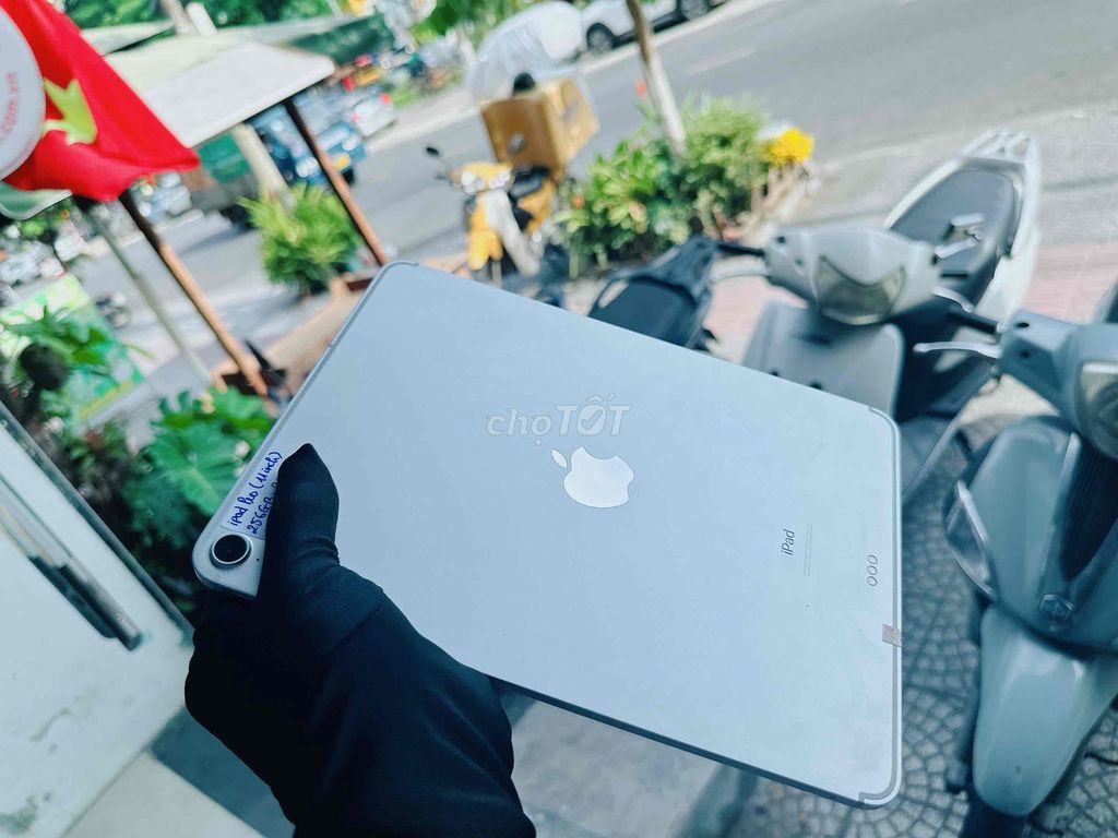iPad Pro 2018 11in 4G Wifi 256G màu bạc 99% TrảGóp