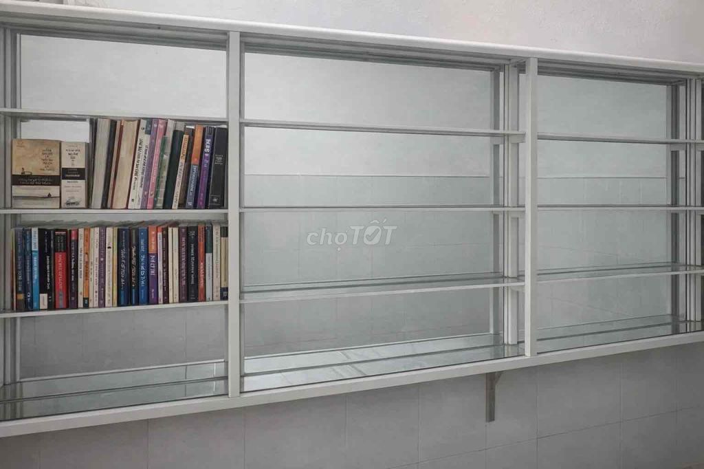 Kệ tủ kính 2m1x1m Mới 95%. Mua bán Tủ, kệ gia đình tại Quận Hải Châu Đà Nẵng được đăng bởi Lê Thị Thuý hình 1