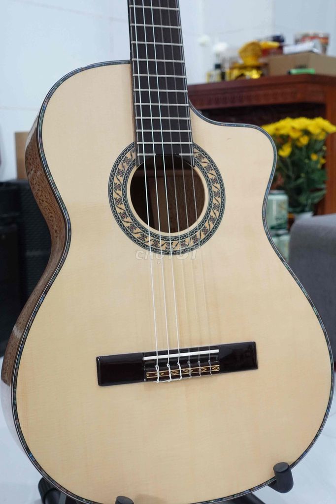 Đàn guitar classic Gỗ sồi Dây Nylon Vân gỗ đẹp. Mua bán Nhạc cụ tại Quận Liên Chiểu Đà Nẵng được đăng bởi Cửa hàng guitar thanh lý giá rẻ hình 1