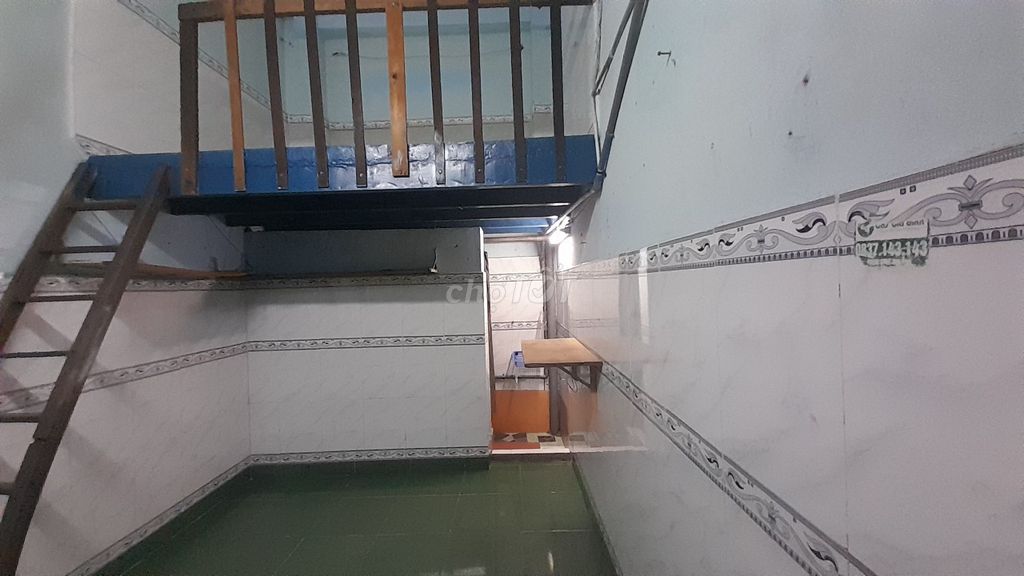 Комната в безопасном районе, чистая и новая, водопровод