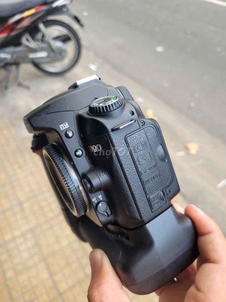 Nikon D90 như mới    kèm Grip