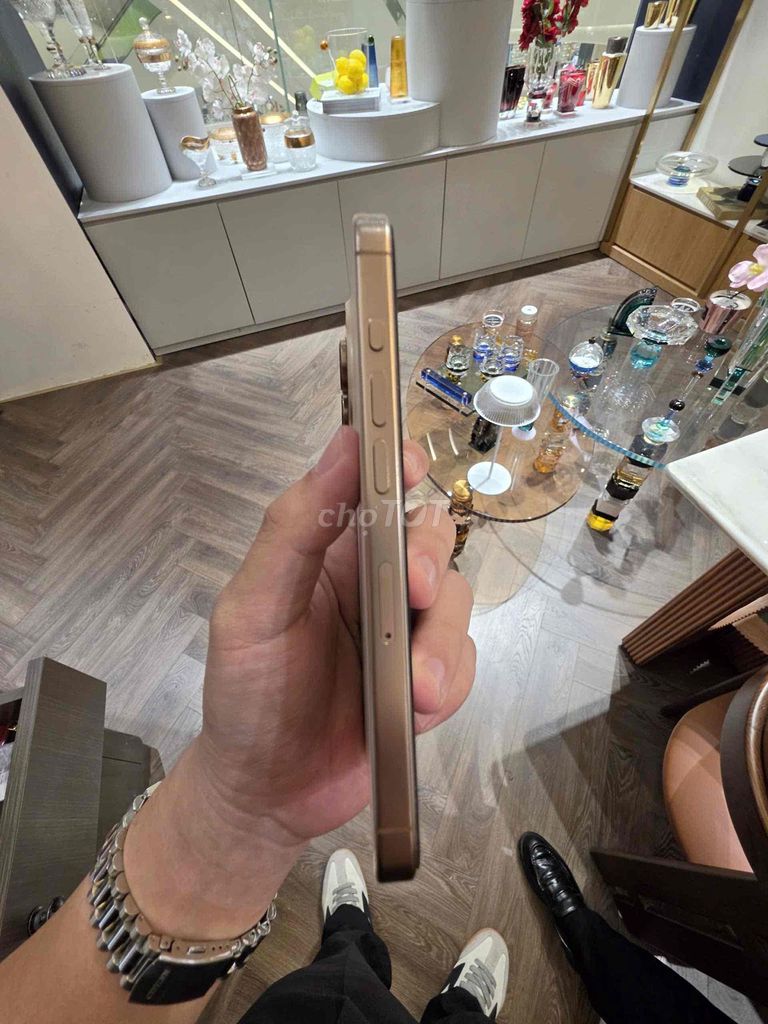 Apple iPhone 16 Pro 256GB Vàng VN/A. Mua bán Điện thoại tại Quận Tây Hồ Hà Nội được đăng bởi Bùi Minh Anh hình 1