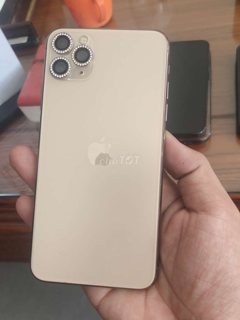 Apple iPhone 11 Pro Max Vàng A13 Bionic. Mua bán Điện thoại tại Thành phố Thuận An Bình Dương được đăng bởi Nguyễn Stroe hình 1