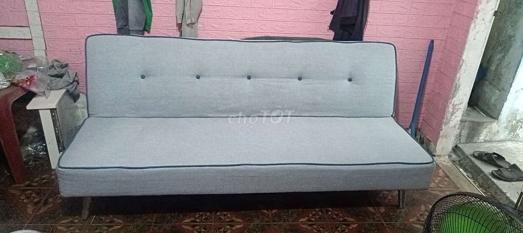 Ghế sofa kiêm giường 1m8 Xám Rất mới. Mua bán Giường, chăn ga gối nệm tại Quận Thanh Khê Đà Nẵng được đăng bởi Hoàng cao minh tiến hình 1
