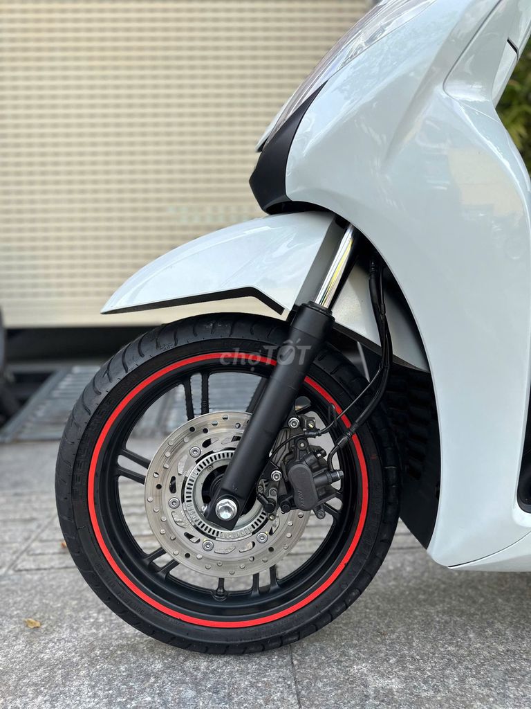 [Góp 50] sh 300i date 2017 trắng sporty, zin 100%. Mua bán Xe máy tại Quận Tân Phú Tp Hồ Chí Minh được đăng bởi VÕ MINH HẬU hình 7