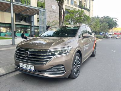 HOT XE- VILORAN LUXURY 2024 VÀNG ĐỒNG. Mua bán Ô tô tại Quận Tân Bình Tp Hồ Chí Minh được đăng bởi Kim Hà Volkswagen Sài Gòn 