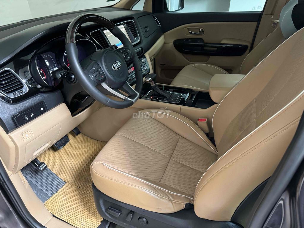 Kia Sedona 2017 2.2 DATH,máy dầu bản Full màu nâu. Mua bán Ô tô tại Quận Tân Bình Tp Hồ Chí Minh được đăng bởi Vũ Kim Cương hình 4