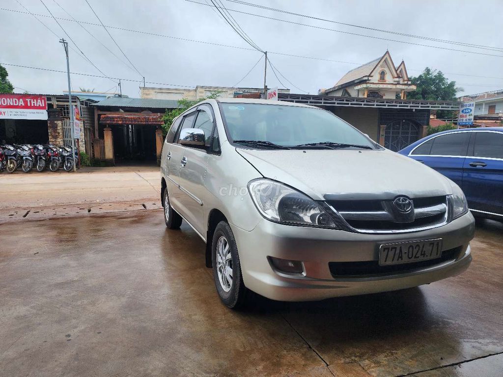 Toyota Innova 2007 J - 100000 km