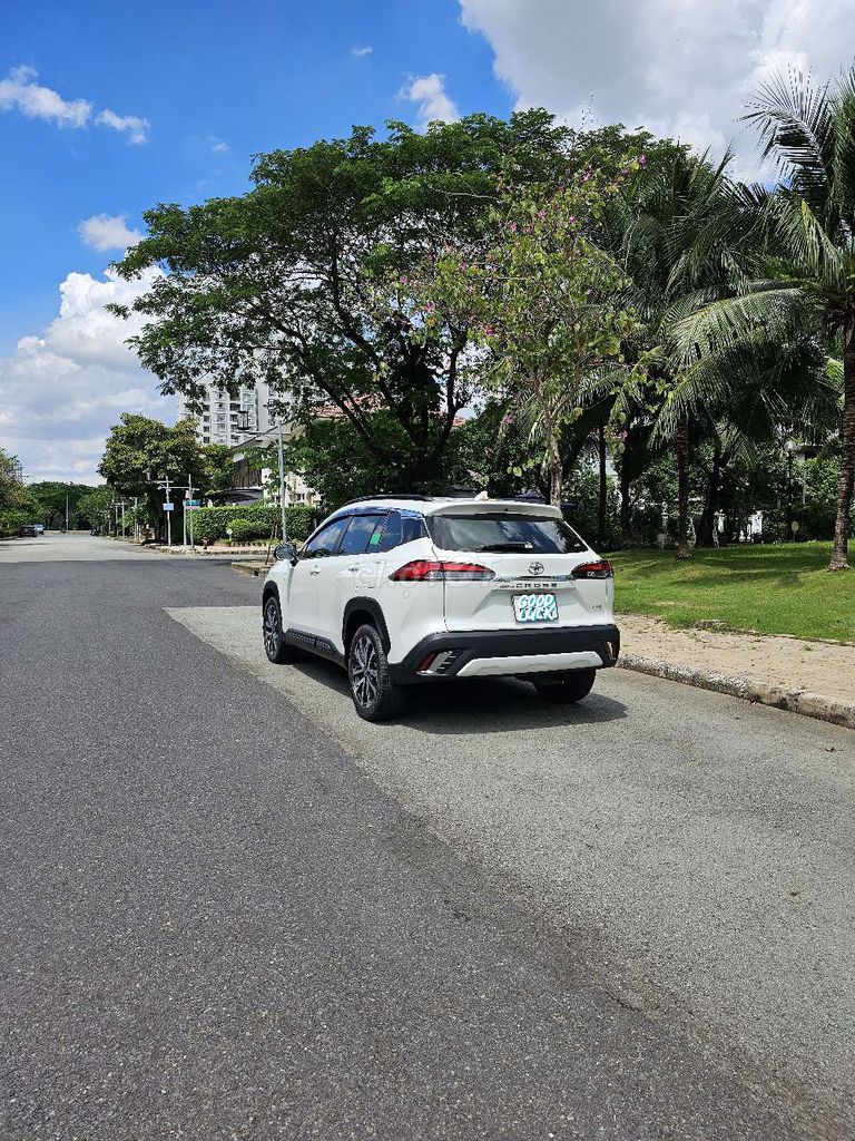 Toyota Corolla Cross 1.8V 2020 Белый