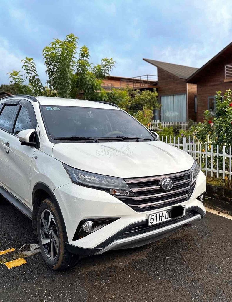 Toyota Rush 1.5 AT 2019 белый импорт