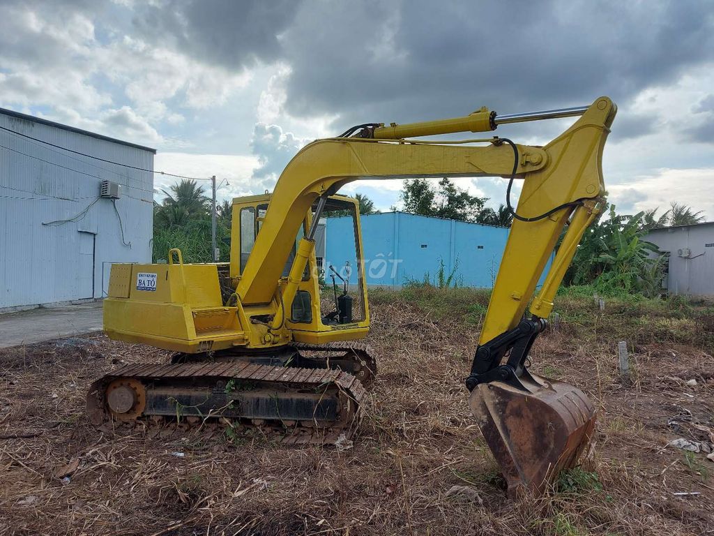 xe KOMATSU PC60-5 CÒN NGON. Mua bán Phương tiện khác tại Huyện Cái Bè Tiền Giang được đăng bởi AN hình 3