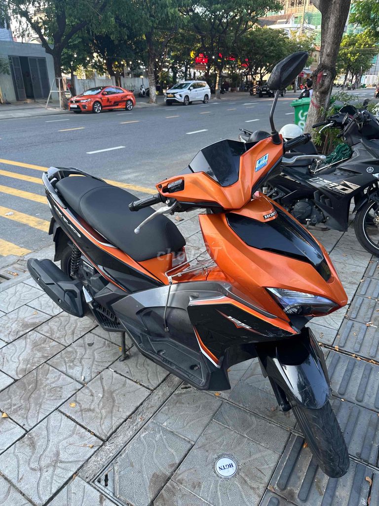 Honda Air Blade 2016 Черно-оранжевый