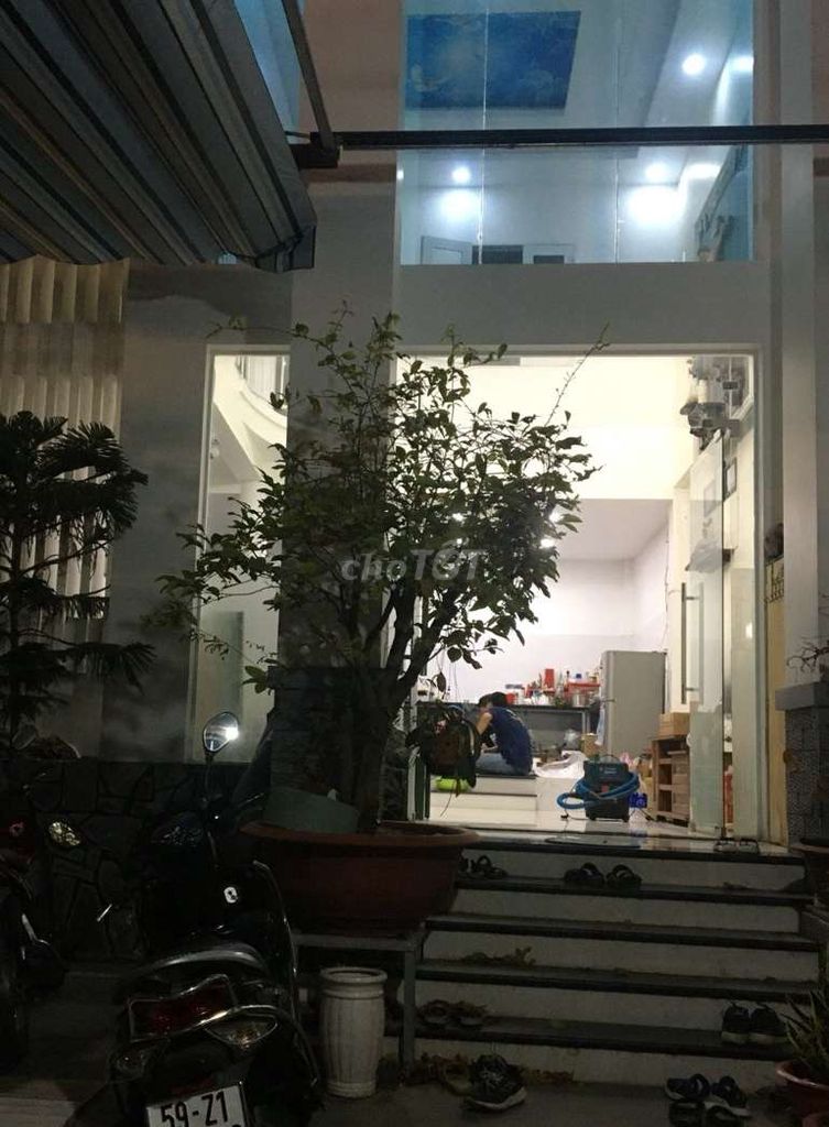 Nhà 3 lầu P.Kiển, oto đỗ trong nhà, cách Lê Văn Lương 100m chỉ 5.8 tỷ