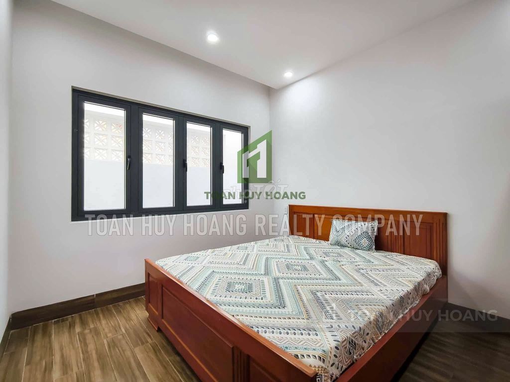 Modern Nam Việt Á house with 3 en-suite bedrooms and parking — photo 10