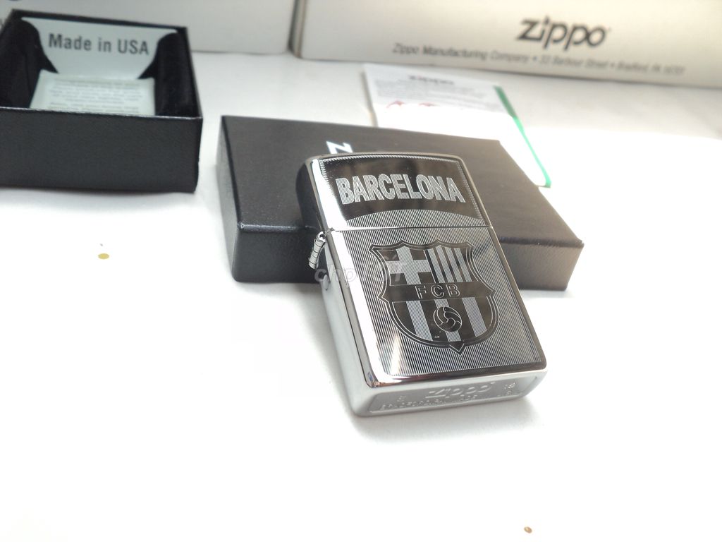 Chia lửa cây Đội Bóng Đá BARCELONA / Zippo Mỹ, zin