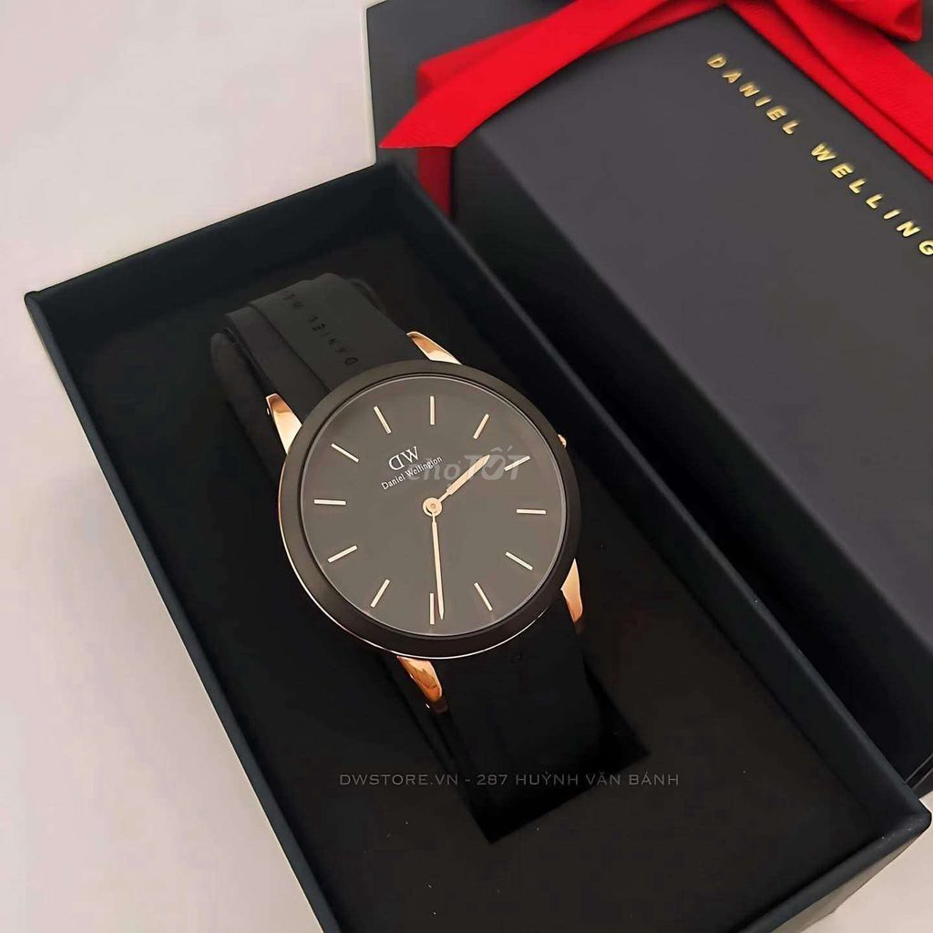 Đồng hồ Daniel Wellington Unisex Đen Cao su. Mua bán Đồng hồ tại Quận Tân Bình Tp Hồ Chí Minh được đăng bởi Minh anh hình 1
