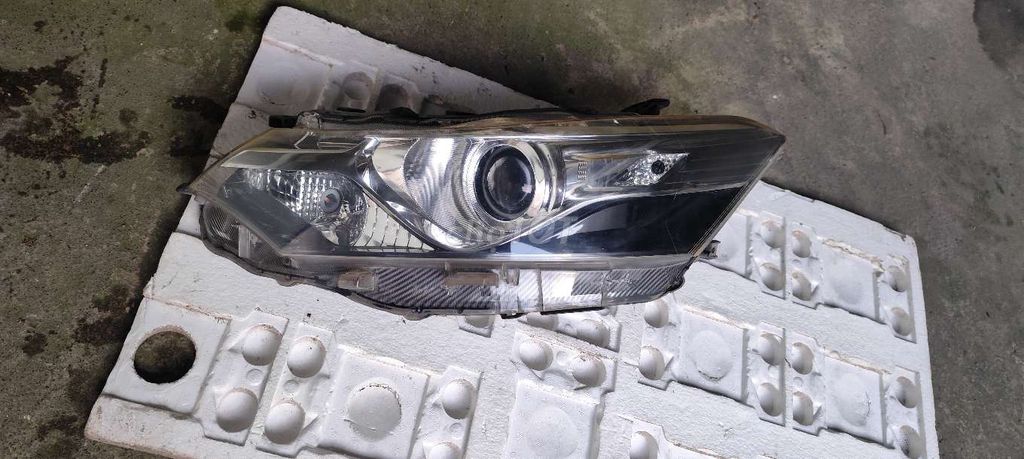 Đèn tháo xe còn đẹp. Mua bán Phụ tùng xe tại Thị xã Phú Mỹ Bà Rịa - Vũng Tàu được đăng bởi phúc hình 5