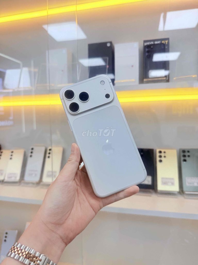 IPHONE 17 PROMAX-Tặng BHV Rơi Vỡ-Sạc Ít Lần-256G. Mua bán Điện thoại tại Thành phố Biên Hòa Đồng Nai được đăng bởi Mobile Di Động Biên Hoà hình 1