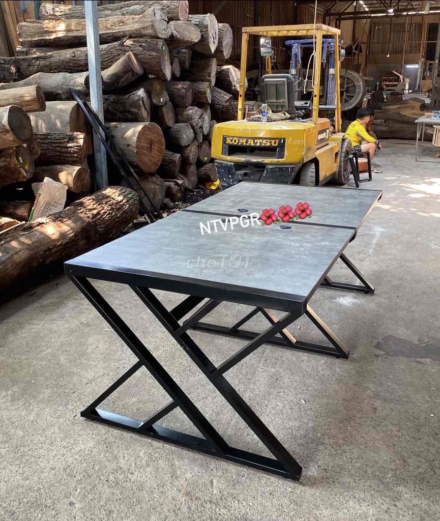 Bàn Làm Việc Cho 4 Người Văn Phòng. Mua bán Bàn ghế tại Huyện Hóc Môn Tp Hồ Chí Minh được đăng bởi Nội Thất Văn Phòng Trường Học Cà Phê  Giá Xưởng hình 1