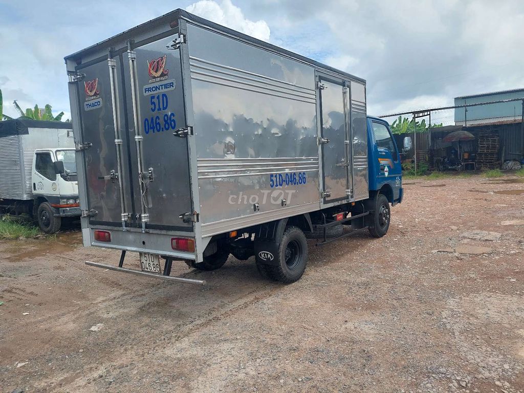 Kia k165 tải 2T3 đời 2016 thùng kín có máy lạnh. Mua bán Xe tải, xe ben tại Quận Bình Tân Tp Hồ Chí Minh được đăng bởi Kính Xe Tải hình 3
