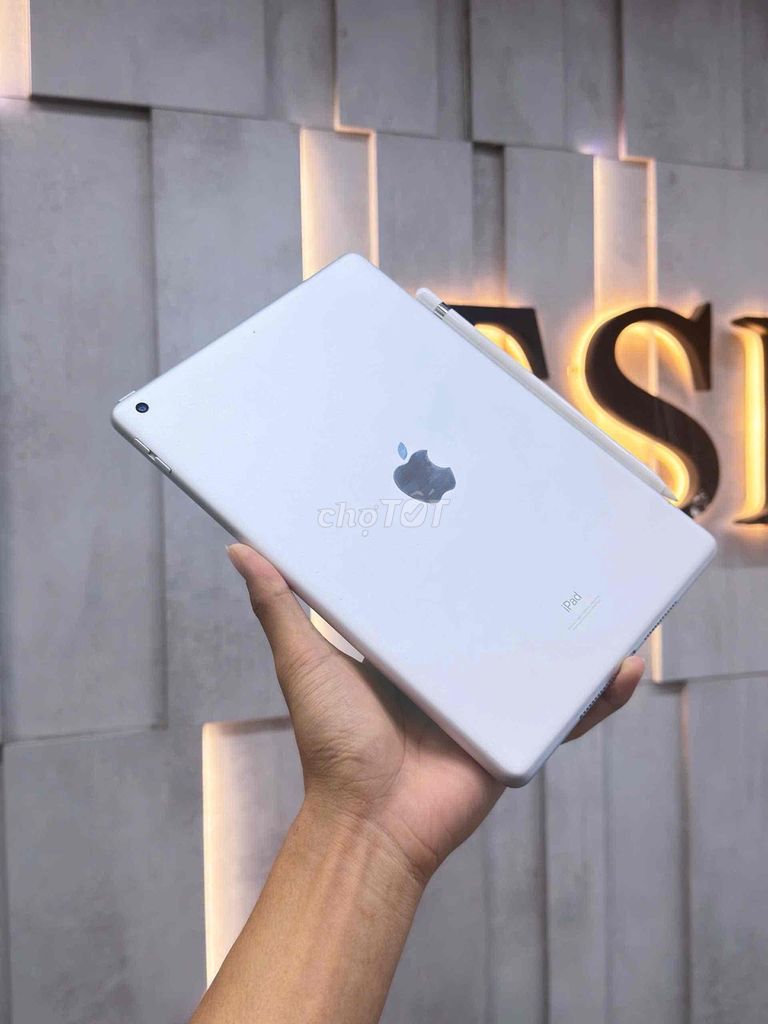 Apple iPad Gen 9 64GB Bạc 99%. Mua bán Máy tính bảng tại Quận Thanh Khê Đà Nẵng được đăng bởi Thiện Lê TShop 16 Lê Đình Lý hình 1