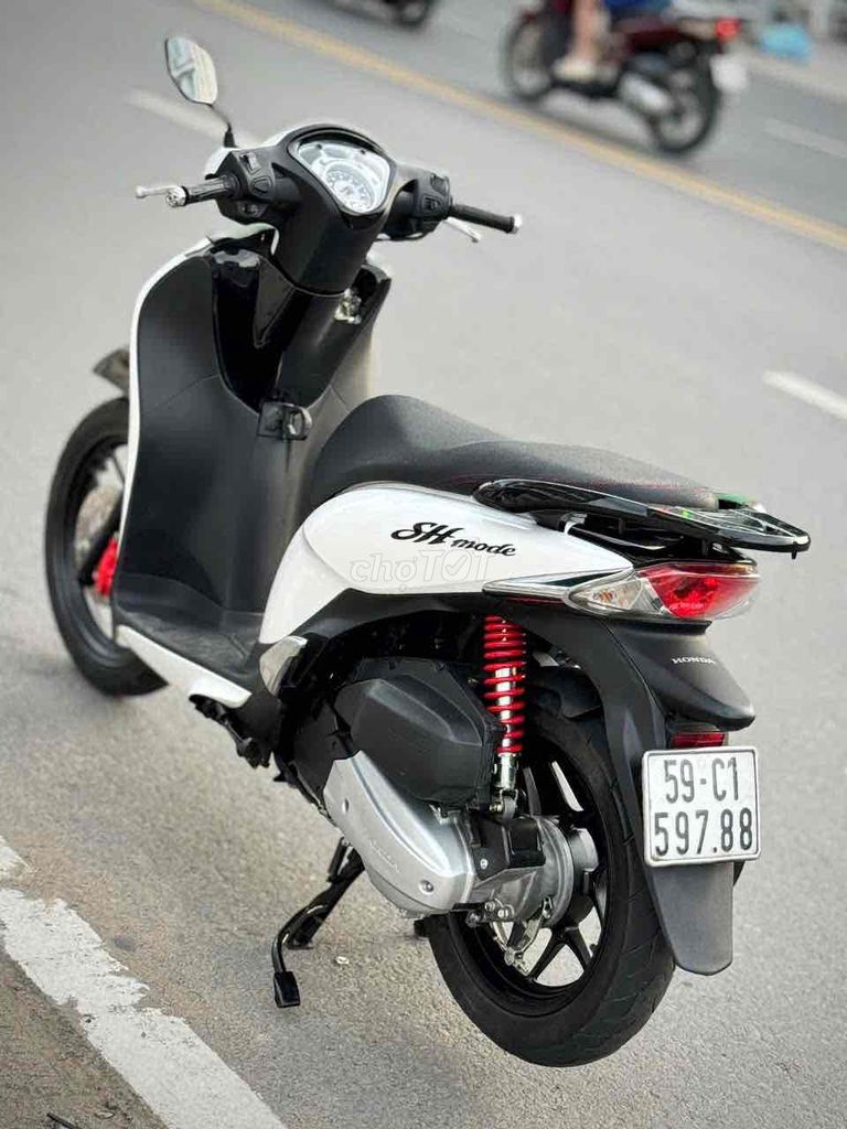 Honda SH Mode 2015 Trắng đen. Mua bán Xe máy tại Quận 7 Tp Hồ Chí Minh được đăng bởi Tú hình 3