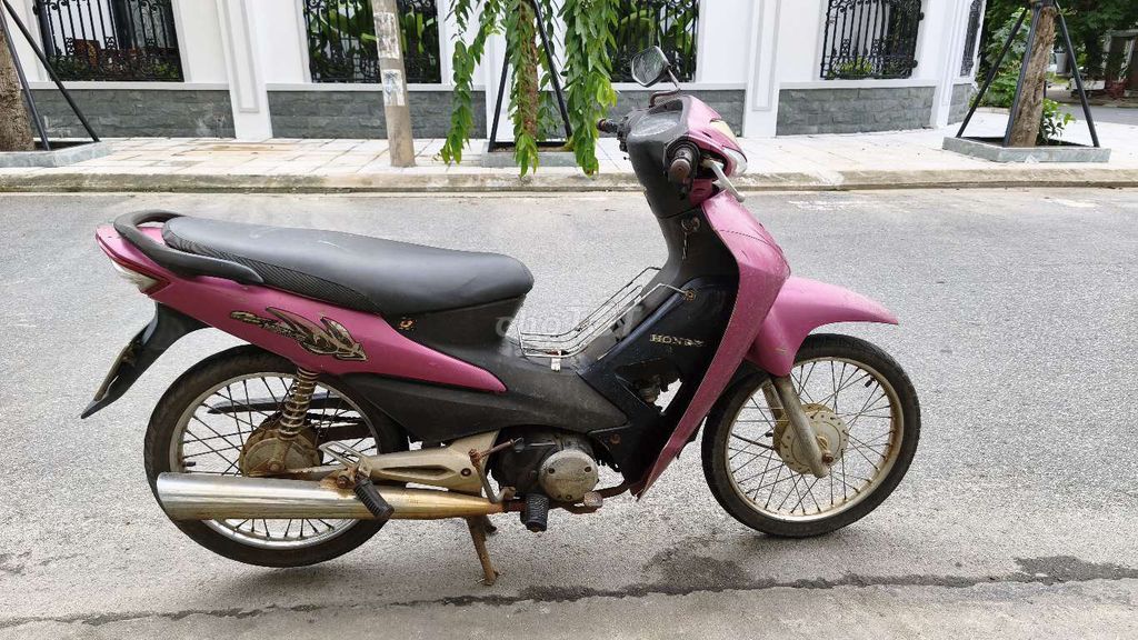 Honda Wave: надежный тихий мотор, старый внешний вид, недорого