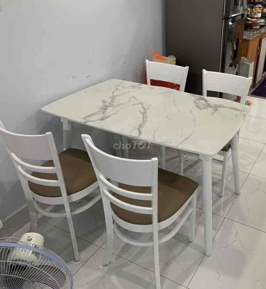Bàn ăn mặt đá trắng phong cách hiện đại. Mua bán Bàn ghế tại Huyện Hóc Môn Tp Hồ Chí Minh được đăng bởi Nội Thất Hóc Môn hình 1