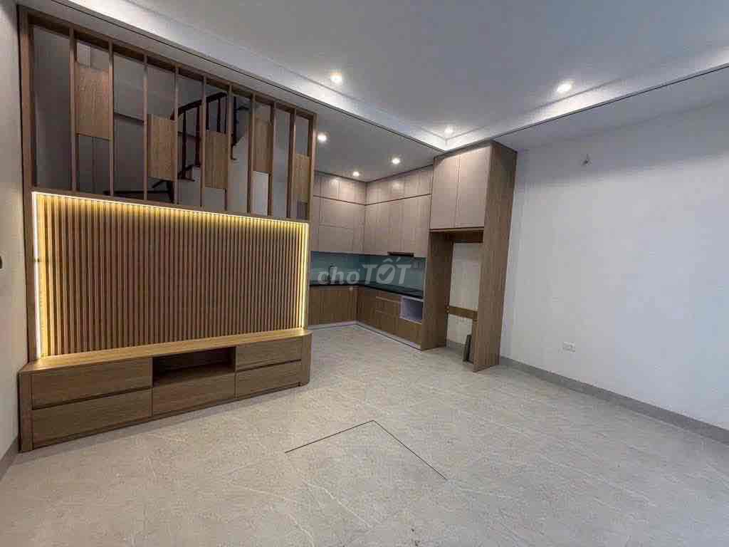 CHO THUÊ NHÀ NGUYÊN CĂN TẠI CỰ KHỐI - NHÀ MỚI 3PN- NỘI THẤT CƠ BẢN