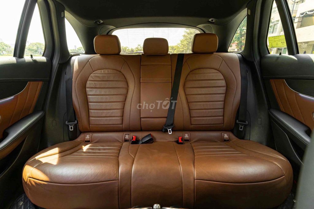 GLC300 AMG 2023 công ty 1 chủ từ đầu siêu đẹp. Mua bán Ô tô tại Quận 7 Tp Hồ Chí Minh được đăng bởi Dương Phương hình 12