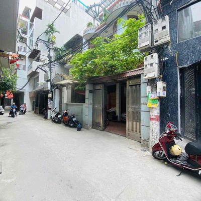 House in Tây Hồ