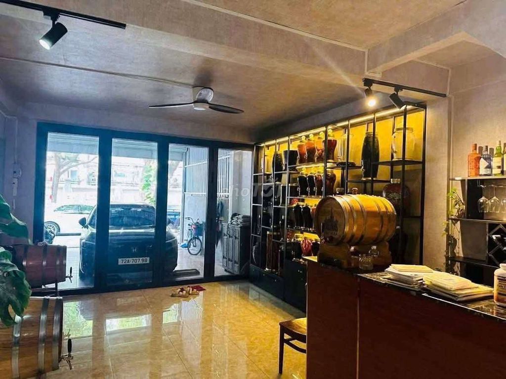 Bán nhà mặt tiền đường Lê Văn Lộc