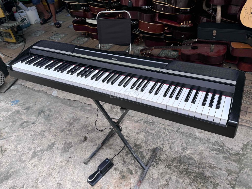 piano Korg Sp170