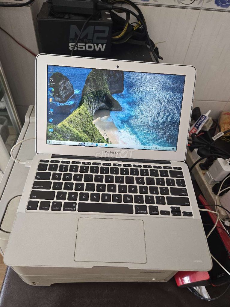 Macbook air 2015 11" core i5/4G/128G ssd/win 10