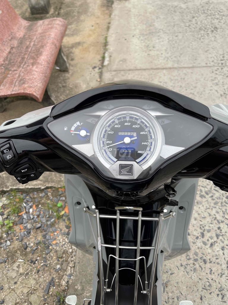 Cần Bán FuTuRe Đời Mới Màu Độ Hãng. Mua bán Xe máy tại Huyện Lai Vung Đồng Tháp được đăng bởi Trương Hữu Phát hình 5