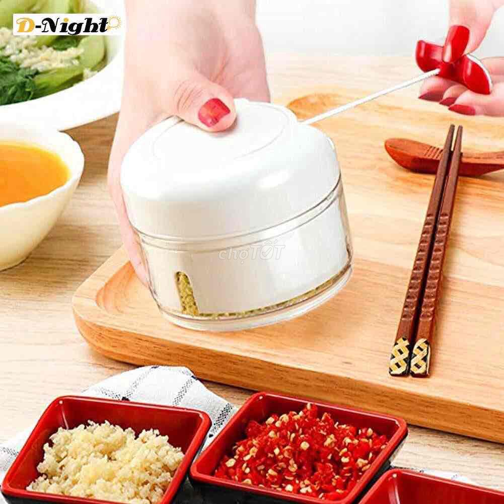 Dụng cụ xay tỏi ớt kéo bằng tay mẫu màu trắng