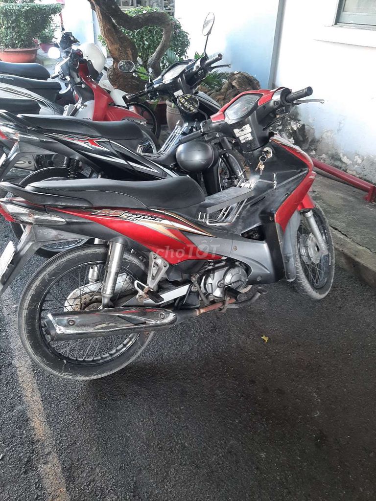 Xe nha đang chạy. Hết tiên nên bán. Giá 8trieu.. Mua bán Xe máy tại Thành phố Dĩ An Bình Dương được đăng bởi Tran Ronan hình 4