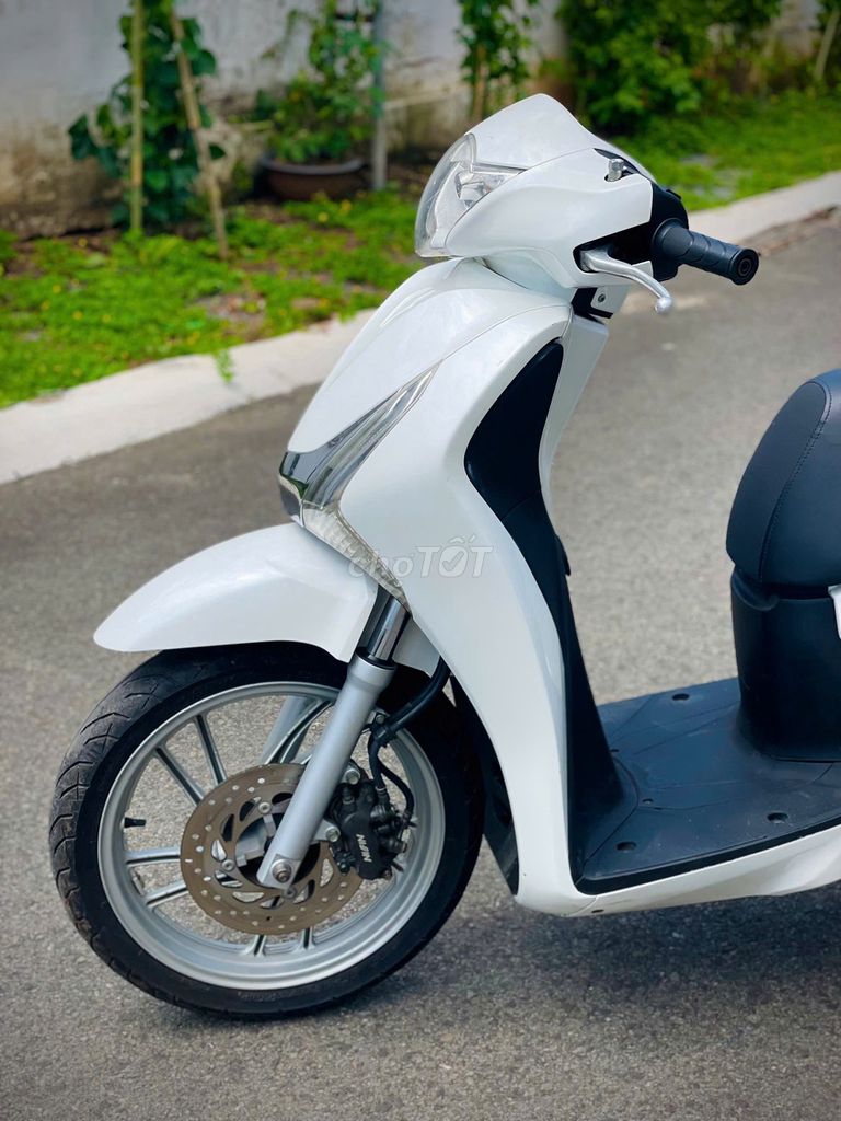 Xe máy Honda SH màu trắng sản xuất 2012. Mua bán Xe máy tại Huyện Trảng Bom Đồng Nai được đăng bởi Của Hàng Xe Máy U Phong hình 6