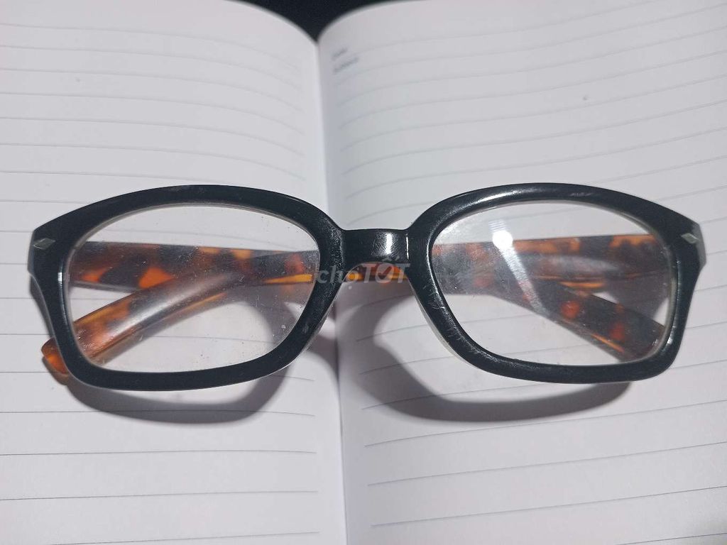 Gọng Kính cận nhựa Đồi mồi Unisex. Mua bán Phụ kiện thời trang khác tại Huyện Bình Chánh Tp Hồ Chí Minh được đăng bởi hàng bãi nhật bản hình 1