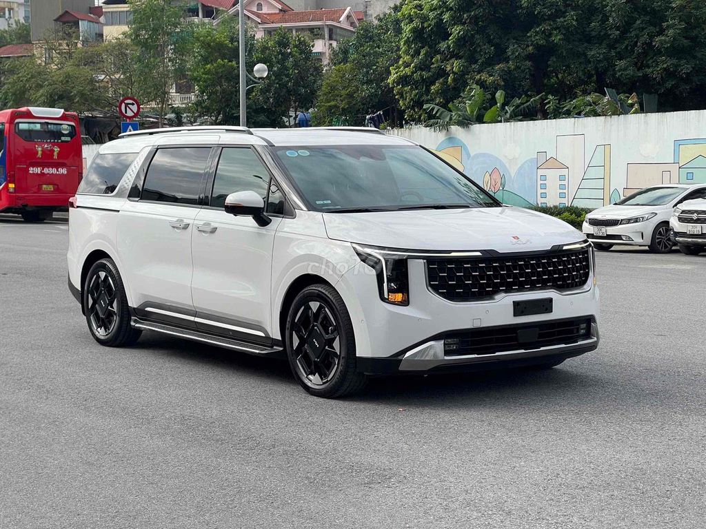 Kia Carnival Premium 7S model 2025 màu trắng. Mua bán Ô tô tại Quận Cầu Giấy Hà Nội được đăng bởi Cao Quý hình 1