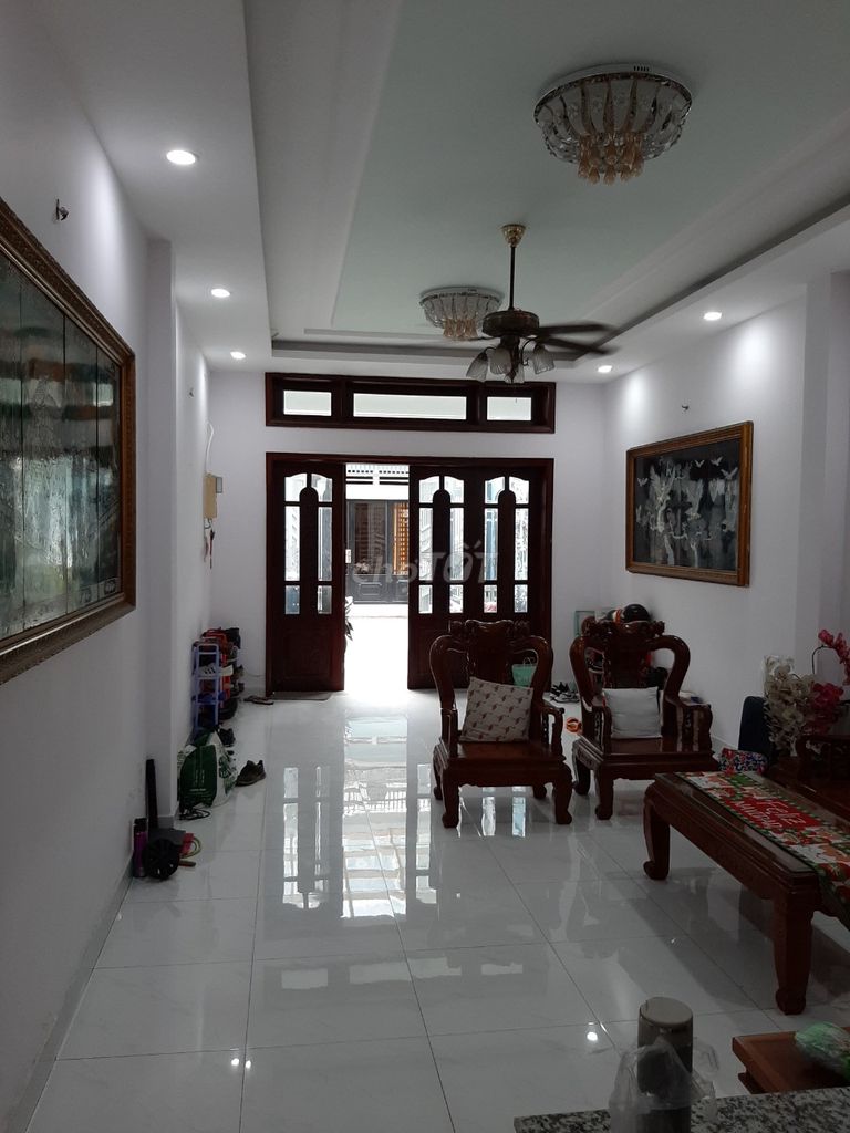 Nhà trong hẻm 100 m2, 5 phòng ngủ, đường Nguyễn Thị Minh Khai, Quận 1