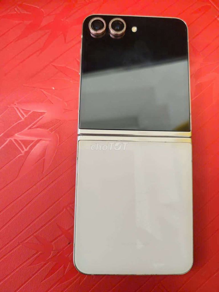 Samsung Z Flip 5 256GB Kem Đã dùng. Mua bán Điện thoại tại Huyện Châu Thành Bến Tre được đăng bởi Lương Chí Hào hình 1