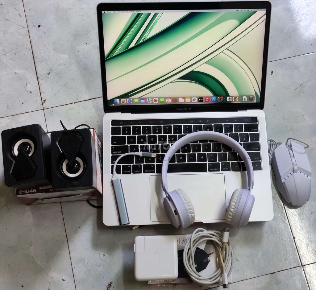 Macbook Pro 2019 256GB , Zin , Đẹp , Có Tuoch Bar. Mua bán Laptop tại Thành phố Buôn Ma Thuột Đắk Lắk được đăng bởi DQ hình 1